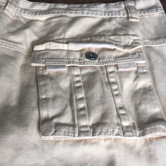 Guang zhou Yuan Trading Co pale yellow cargo shorts size 40 NWOT - Picture 2 of 7